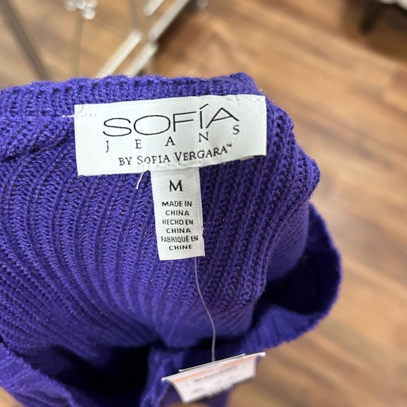 Sophia Vergara Sweater - Picture 5 of 5